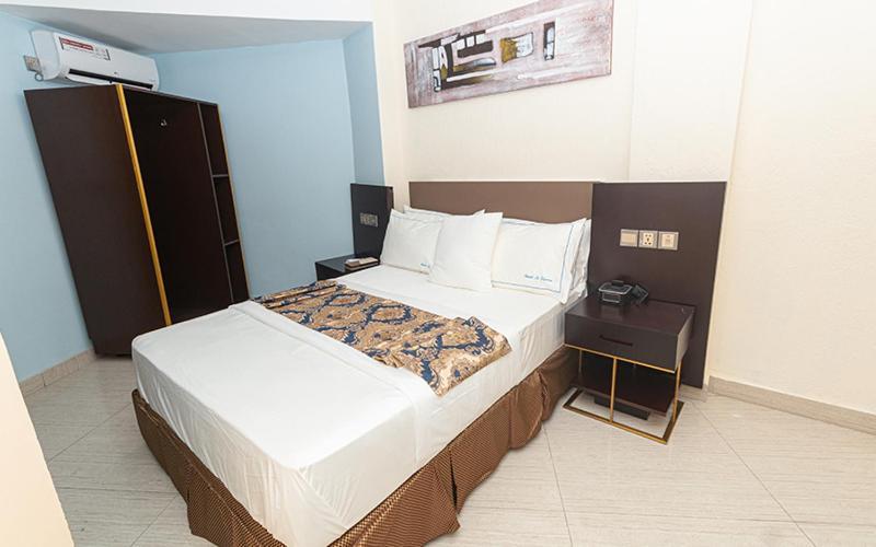 Hotel Le Figaro Douala Exterior photo