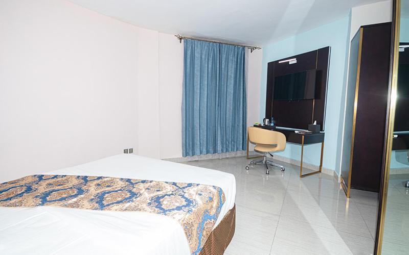 Hotel Le Figaro Douala Exterior photo