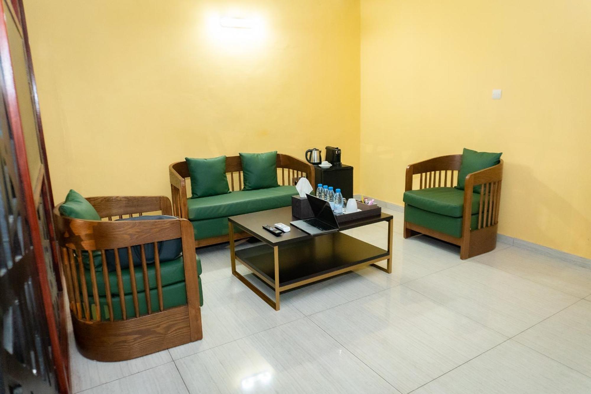 Hotel Le Figaro Douala Exterior photo