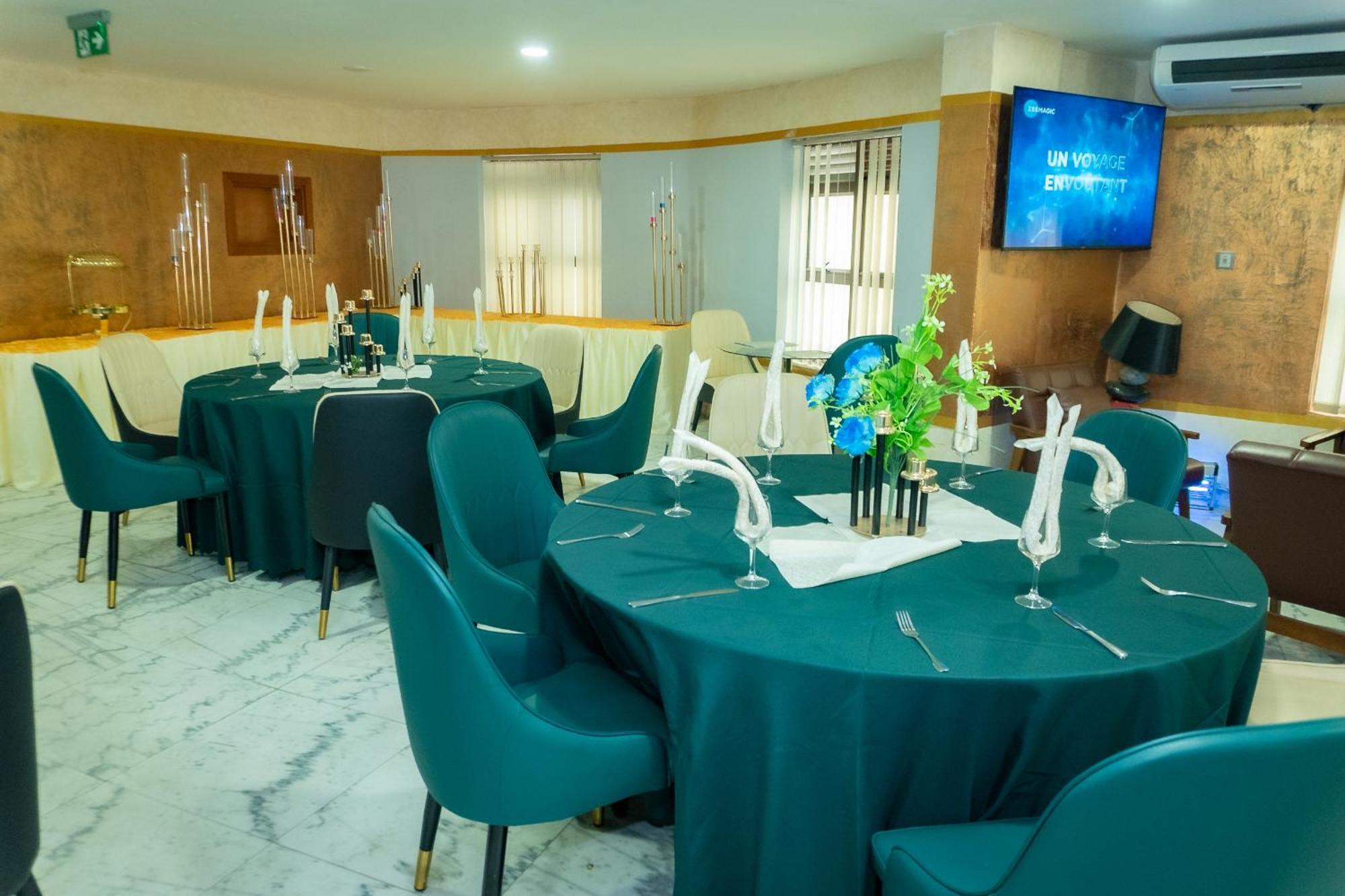 Hotel Le Figaro Douala Exterior photo