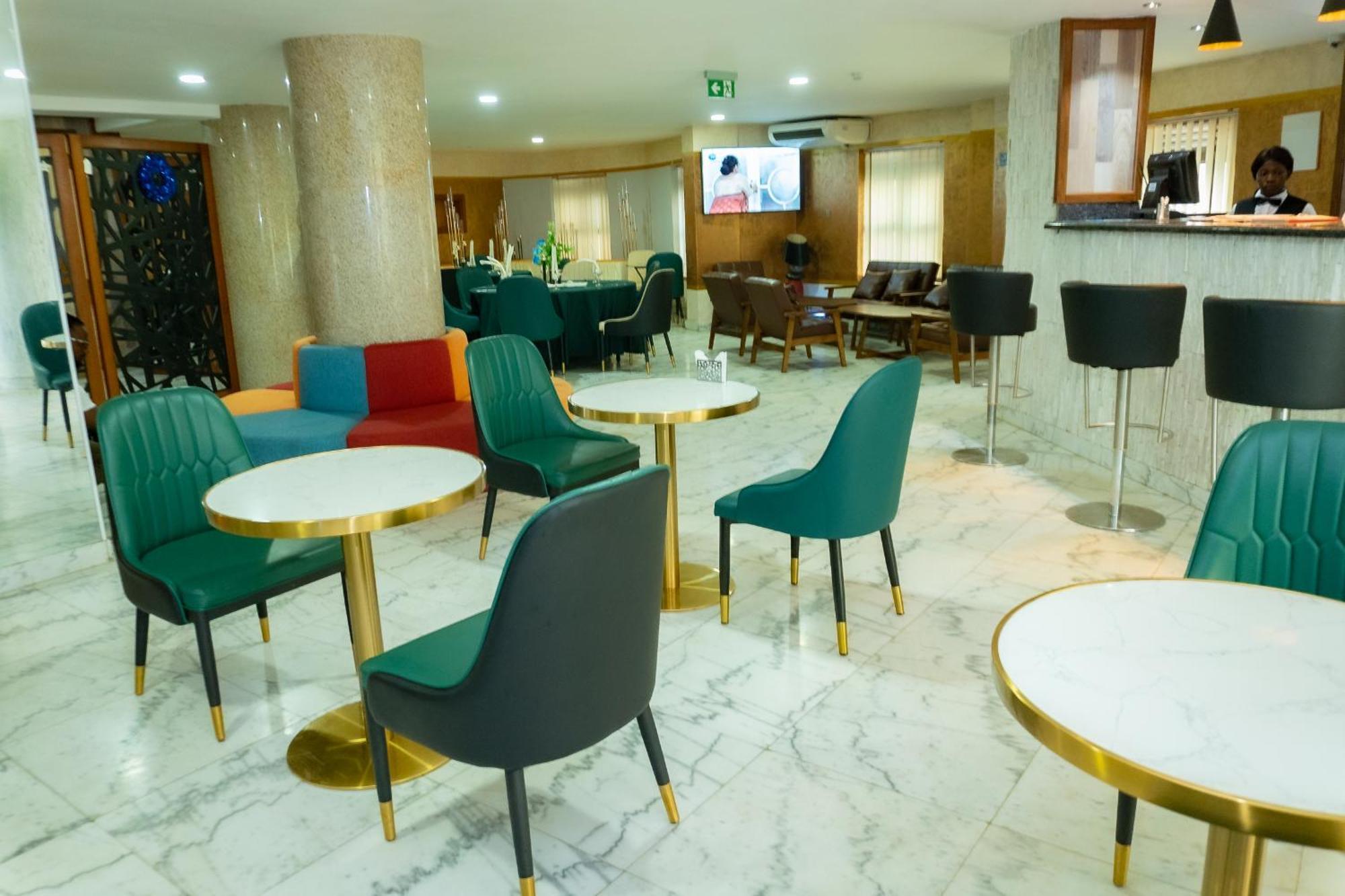 Hotel Le Figaro Douala Exterior photo