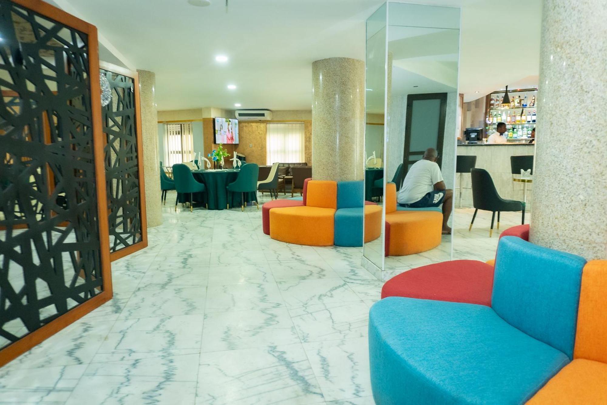 Hotel Le Figaro Douala Exterior photo