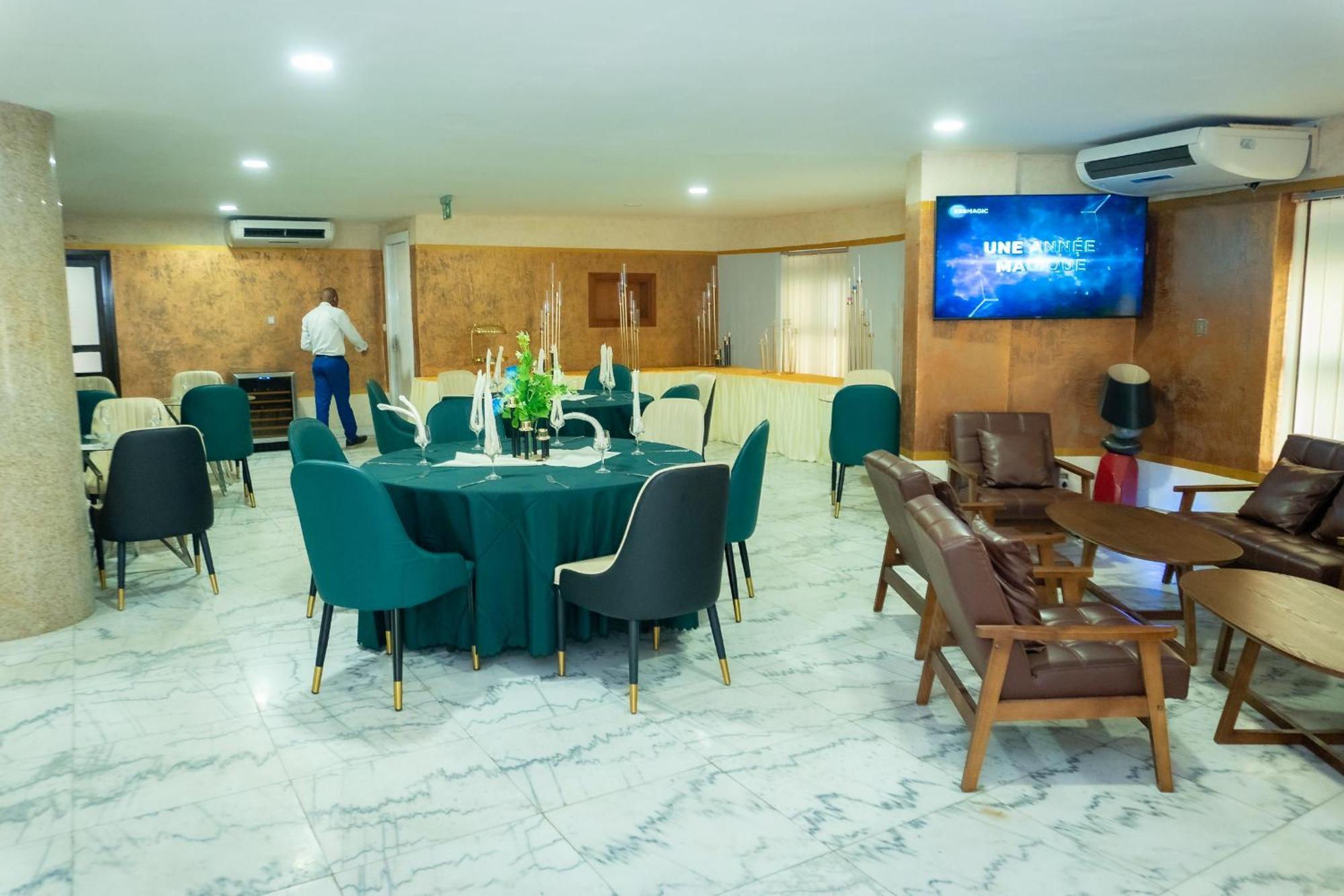 Hotel Le Figaro Douala Exterior photo