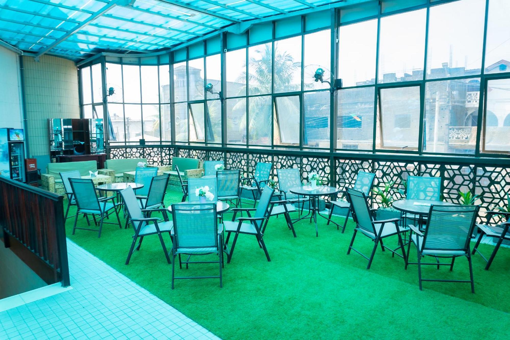 Hotel Le Figaro Douala Exterior photo