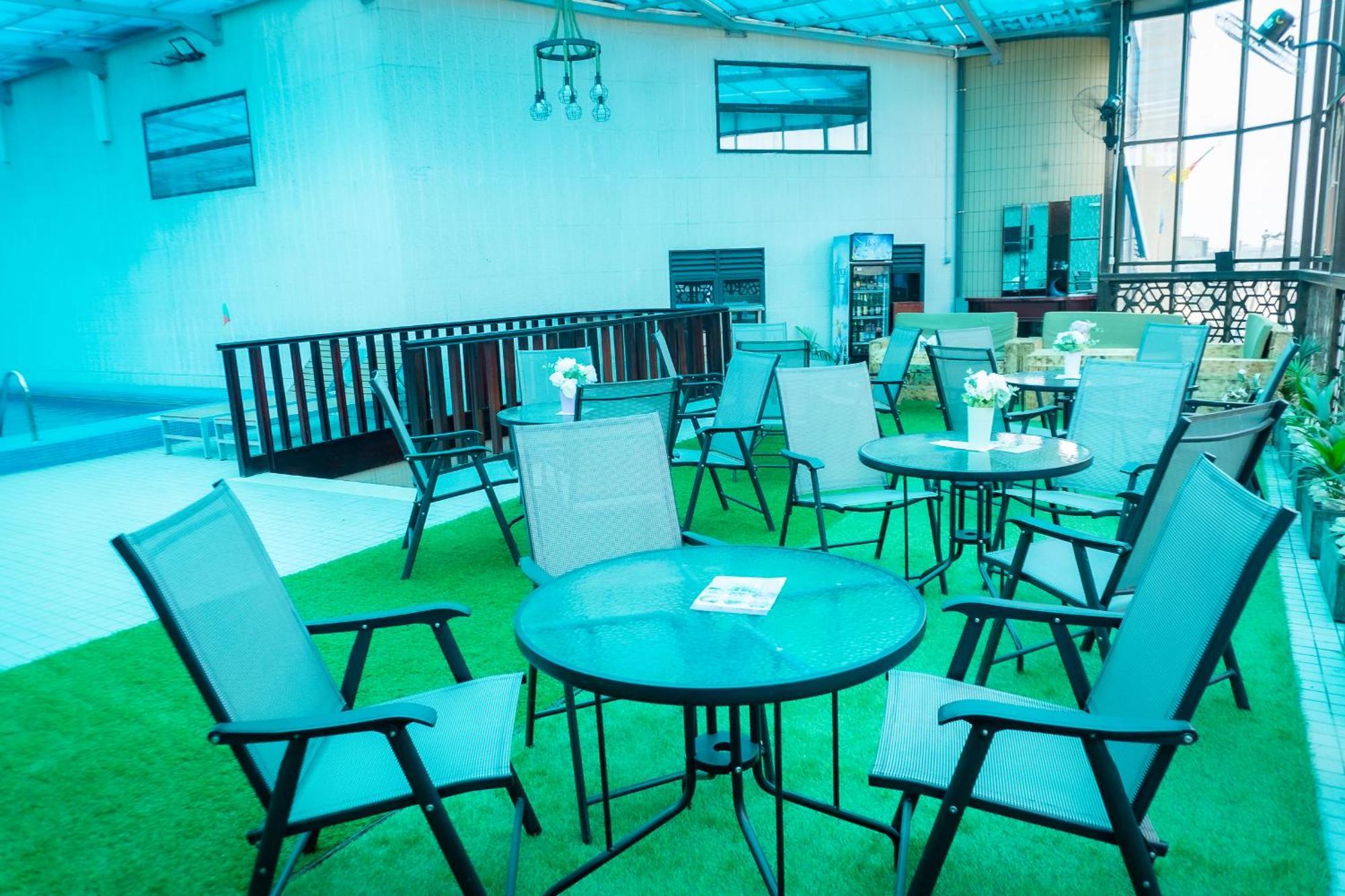 Hotel Le Figaro Douala Exterior photo